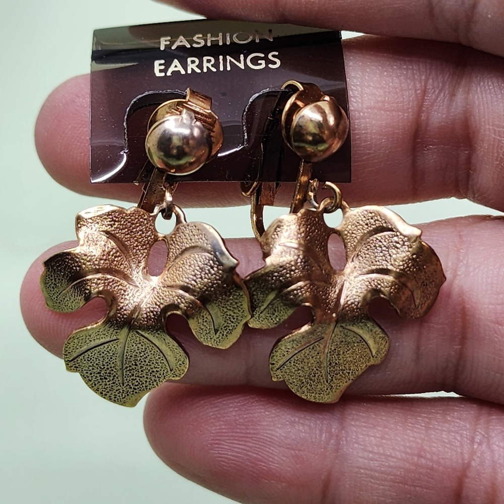 Gold Tone Monstera Leaf Dangle Clip On Earring Tropical Botanical Statement Boho